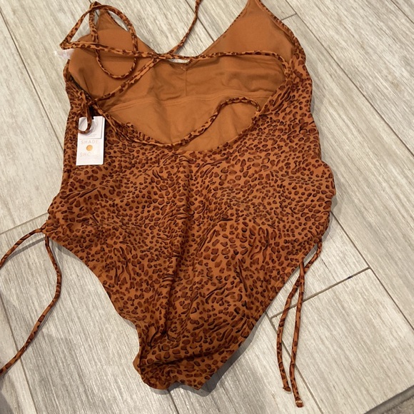 Shade shore woman’s adorable one piece bathing suit - Picture 5 of 5